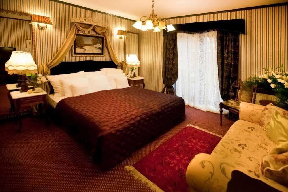 Dwor Giemzow Hotel - Autostrada A1 Лодзь Экстерьер фото